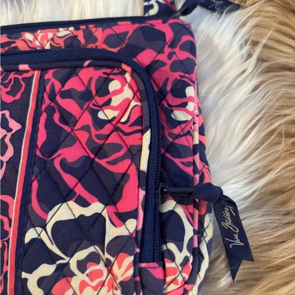 VERA BRADLEY MULTI COLOR CROSSBODY BAG. - Picture 2 of 6